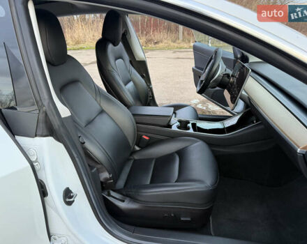 Белый Тесла Модель 3, объемом двигателя 0 л и пробегом 139 тыс. км за 17750 $, фото 23 на Automoto.ua