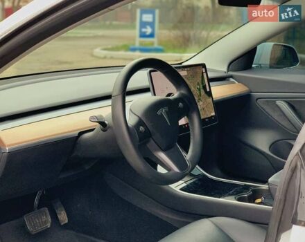 Белый Тесла Модель 3, объемом двигателя 0 л и пробегом 131 тыс. км за 21300 $, фото 10 на Automoto.ua