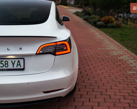 Белый Тесла Модель 3, объемом двигателя 0 л и пробегом 63 тыс. км за 15999 $, фото 15 на Automoto.ua