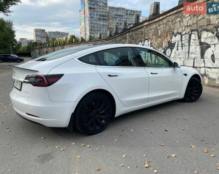 Белый Тесла Модель 3, объемом двигателя 0 л и пробегом 125 тыс. км за 16900 $, фото 3 на Automoto.ua