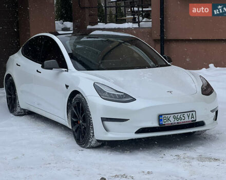 Белый Тесла Модель 3, объемом двигателя 0 л и пробегом 73 тыс. км за 17500 $, фото 6 на Automoto.ua
