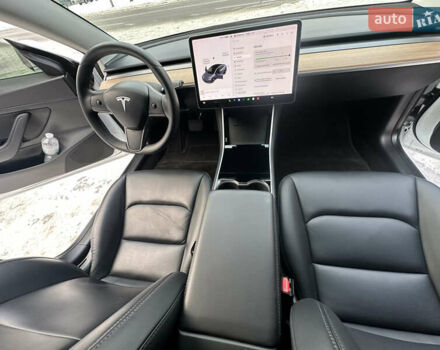 Белый Тесла Модель 3, объемом двигателя 0 л и пробегом 45 тыс. км за 15700 $, фото 19 на Automoto.ua