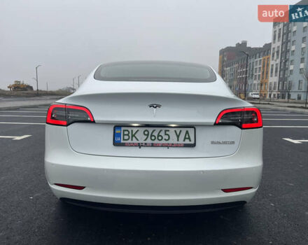 Белый Тесла Модель 3, объемом двигателя 0 л и пробегом 73 тыс. км за 17000 $, фото 13 на Automoto.ua