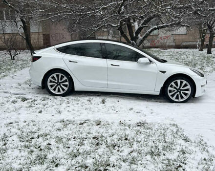 Белый Тесла Модель 3, объемом двигателя 0 л и пробегом 49 тыс. км за 17000 $, фото 5 на Automoto.ua