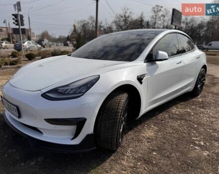 Белый Тесла Модель 3, объемом двигателя 0 л и пробегом 147 тыс. км за 15300 $, фото 1 на Automoto.ua