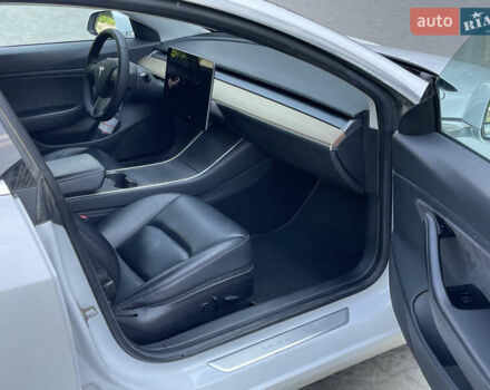 Тесла Модель 3 2019 в Новояворовск на Automoto.ua Белый Тесла Модель 3, объемом двигателя 0 л и пробегом 260 тыс. км за 15800 $, фото 15 на Automoto.ua