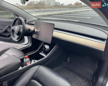 Белый Тесла Модель 3, объемом двигателя 0 л и пробегом 73 тыс. км за 17000 $, фото 27 на Automoto.ua