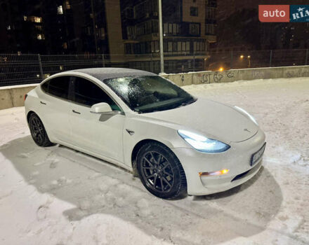 Белый Тесла Модель 3, объемом двигателя 0 л и пробегом 102 тыс. км за 15500 $, фото 7 на Automoto.ua