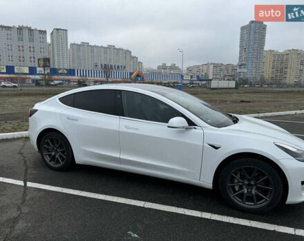 Белый Тесла Модель 3, объемом двигателя 0 л и пробегом 95 тыс. км за 15900 $, фото 2 на Automoto.ua