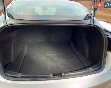 Белый Тесла Модель 3, объемом двигателя 0 л и пробегом 31 тыс. км за 32600 $, фото 21 на Automoto.ua