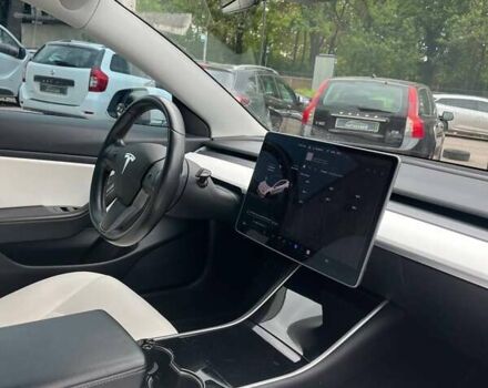 Білий Тесла Модель 3, об'ємом двигуна 0 л та пробігом 100 тис. км за 17900 $, фото 7 на Automoto.ua