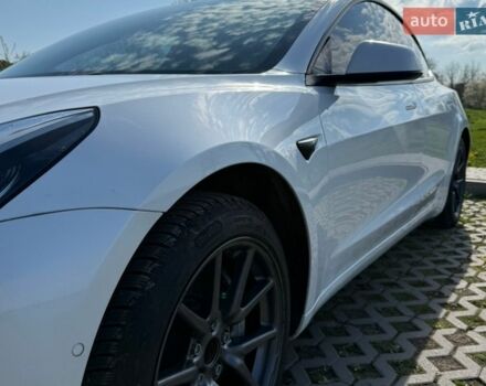 Белый Тесла Модель 3, объемом двигателя 0 л и пробегом 100 тыс. км за 13900 $, фото 29 на Automoto.ua