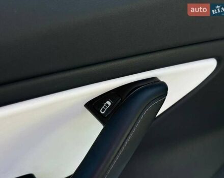 Білий Тесла Модель 3, об'ємом двигуна 0 л та пробігом 67 тис. км за 20499 $, фото 15 на Automoto.ua