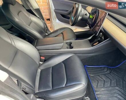 Белый Тесла Модель 3, объемом двигателя 0 л и пробегом 135 тыс. км за 18200 $, фото 5 на Automoto.ua