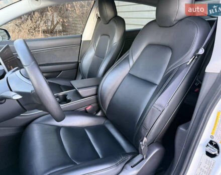 Білий Тесла Модель 3, об'ємом двигуна 0 л та пробігом 208 тис. км за 14300 $, фото 20 на Automoto.ua