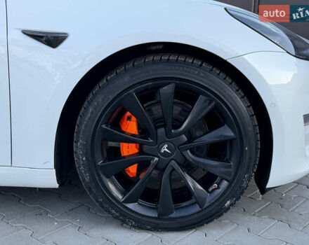 Білий Тесла Модель 3, об'ємом двигуна 0 л та пробігом 74 тис. км за 16500 $, фото 32 на Automoto.ua