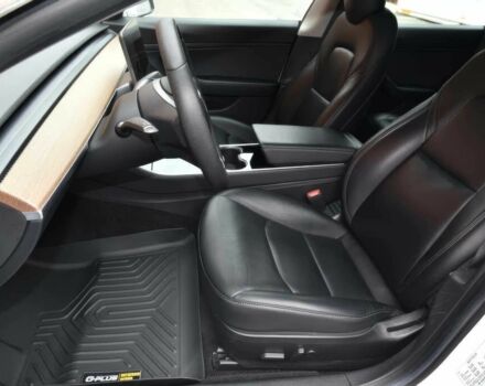 Белый Тесла Модель 3, объемом двигателя 0 л и пробегом 65 тыс. км за 6900 $, фото 6 на Automoto.ua