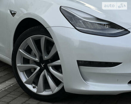 Белый Тесла Модель 3, объемом двигателя 0 л и пробегом 79 тыс. км за 24500 $, фото 4 на Automoto.ua