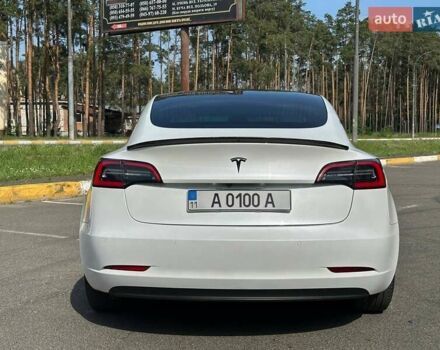 Белый Тесла Модель 3, объемом двигателя 0 л и пробегом 98 тыс. км за 16930 $, фото 3 на Automoto.ua