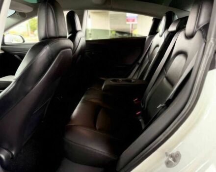 Белый Тесла Модель 3, объемом двигателя 0 л и пробегом 46 тыс. км за 10000 $, фото 14 на Automoto.ua