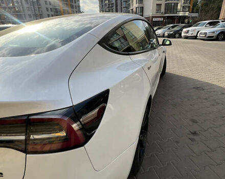 Білий Тесла Модель 3, об'ємом двигуна 0 л та пробігом 59 тис. км за 19200 $, фото 4 на Automoto.ua