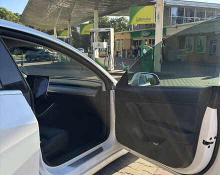 Белый Тесла Модель 3, объемом двигателя 0 л и пробегом 121 тыс. км за 19400 $, фото 22 на Automoto.ua