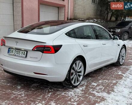 Белый Тесла Модель 3, объемом двигателя 0 л и пробегом 100 тыс. км за 22500 $, фото 9 на Automoto.ua