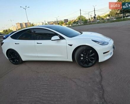 Белый Тесла Модель 3, объемом двигателя 0 л и пробегом 77 тыс. км за 18999 $, фото 2 на Automoto.ua