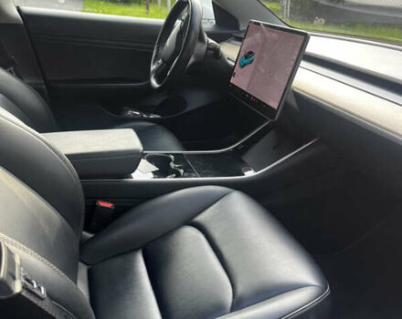 Тесла Модель 3 2019 в Ровно на Automoto.ua Белый Тесла Модель 3, объемом двигателя 0 л и пробегом 263 тыс. км за 15900 $, фото 9 на Automoto.ua