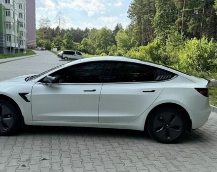 Белый Тесла Модель 3, объемом двигателя 0 л и пробегом 99 тыс. км за 15490 $, фото 5 на Automoto.ua