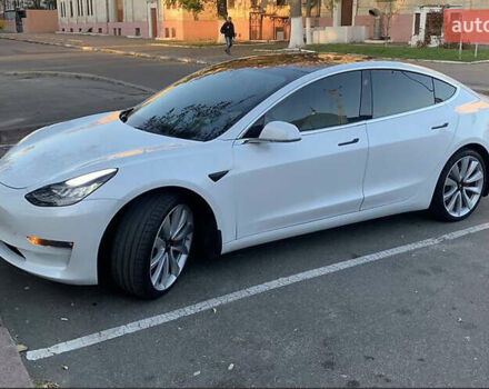 Белый Тесла Модель 3, объемом двигателя 0 л и пробегом 60 тыс. км за 18500 $, фото 2 на Automoto.ua