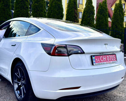 Белый Тесла Модель 3, объемом двигателя 0 л и пробегом 32 тыс. км за 21500 $, фото 17 на Automoto.ua