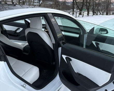 Білий Тесла Модель 3, об'ємом двигуна 0 л та пробігом 96 тис. км за 19000 $, фото 14 на Automoto.ua