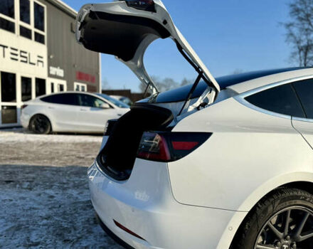 Белый Тесла Модель 3, объемом двигателя 0 л и пробегом 112 тыс. км за 18900 $, фото 15 на Automoto.ua