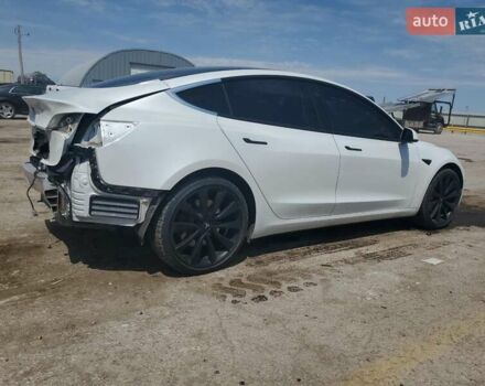 Білий Тесла Модель 3, об'ємом двигуна 0 л та пробігом 46 тис. км за 5200 $, фото 2 на Automoto.ua
