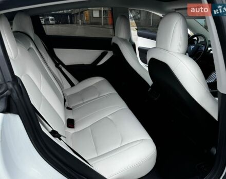 Белый Тесла Модель 3, объемом двигателя 0 л и пробегом 140 тыс. км за 19000 $, фото 23 на Automoto.ua