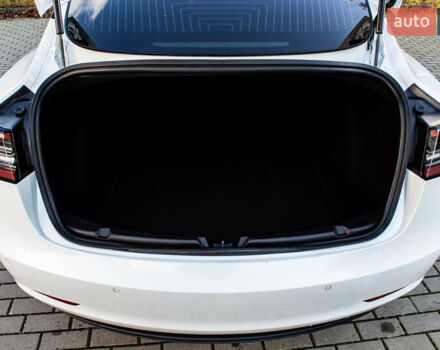 Белый Тесла Модель 3, объемом двигателя 0 л и пробегом 146 тыс. км за 17500 $, фото 9 на Automoto.ua