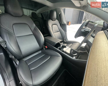 Белый Тесла Модель 3, объемом двигателя 0 л и пробегом 45 тыс. км за 15700 $, фото 20 на Automoto.ua