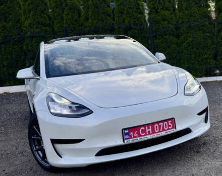 Белый Тесла Модель 3, объемом двигателя 0 л и пробегом 32 тыс. км за 21500 $, фото 25 на Automoto.ua