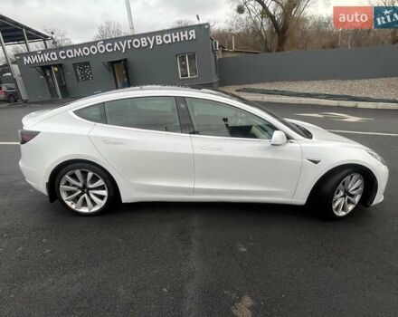 Белый Тесла Модель 3, объемом двигателя 0 л и пробегом 93 тыс. км за 20300 $, фото 9 на Automoto.ua