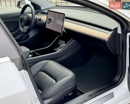 Белый Тесла Модель 3, объемом двигателя 0 л и пробегом 210 тыс. км за 16500 $, фото 14 на Automoto.ua