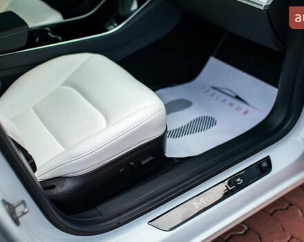 Белый Тесла Модель 3, объемом двигателя 0 л и пробегом 63 тыс. км за 15999 $, фото 41 на Automoto.ua