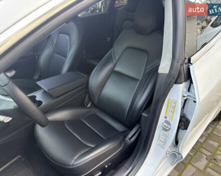 Белый Тесла Модель 3, объемом двигателя 0 л и пробегом 71 тыс. км за 15800 $, фото 3 на Automoto.ua