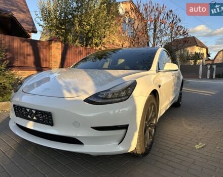 Белый Тесла Модель 3, объемом двигателя 0 л и пробегом 99 тыс. км за 19900 $, фото 44 на Automoto.ua