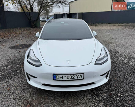 Білий Тесла Модель 3, об'ємом двигуна 0 л та пробігом 64 тис. км за 17500 $, фото 3 на Automoto.ua