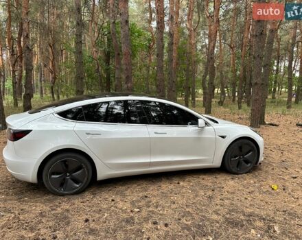 Білий Тесла Модель 3, об'ємом двигуна 0 л та пробігом 140 тис. км за 17999 $, фото 4 на Automoto.ua