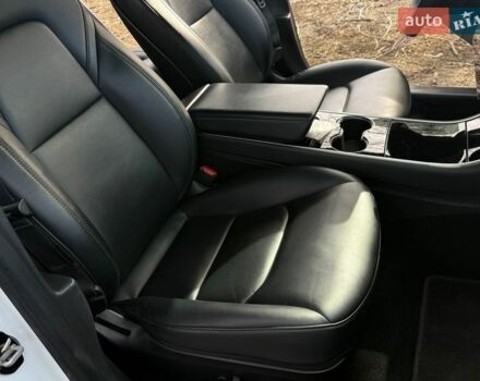 Белый Тесла Модель 3, объемом двигателя 0 л и пробегом 78 тыс. км за 16700 $, фото 8 на Automoto.ua