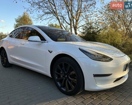 Белый Тесла Модель 3, объемом двигателя 0 л и пробегом 99 тыс. км за 19900 $, фото 46 на Automoto.ua
