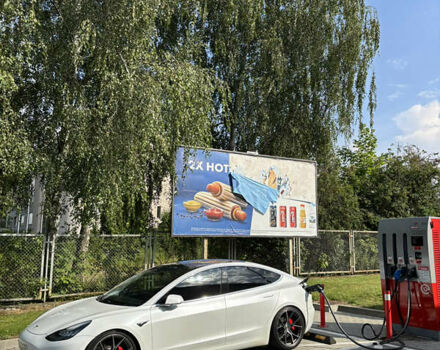 Белый Тесла Модель 3, объемом двигателя 0 л и пробегом 121 тыс. км за 19400 $, фото 31 на Automoto.ua