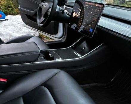 Белый Тесла Модель 3, объемом двигателя 0 л и пробегом 74 тыс. км за 16000 $, фото 8 на Automoto.ua